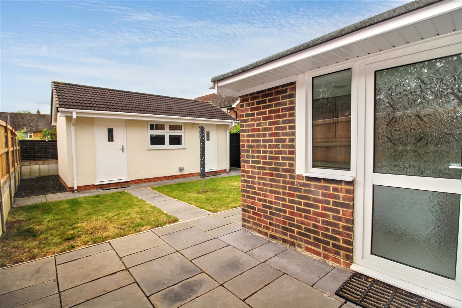 3 bed property in Underwood Road, Reading